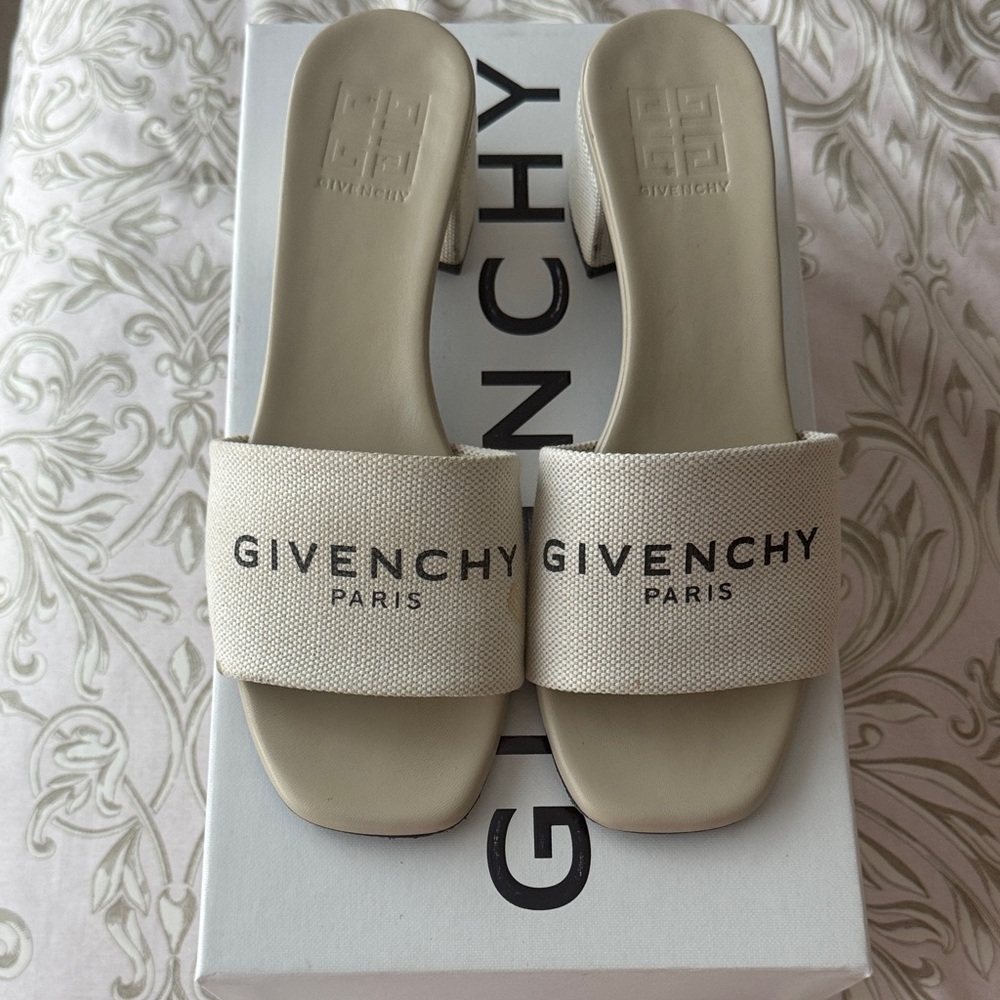Givenchy Cream Women's Slide Sandals
